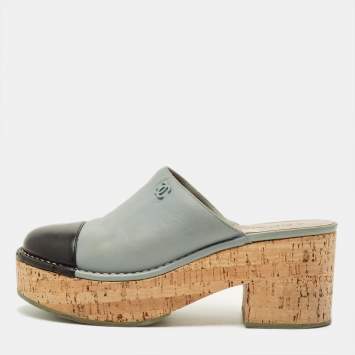 مملوكة مسبقًا Chanel CC Size 40.5 Black/Light Blue Leather Cap Toe Cork Platform Mules
