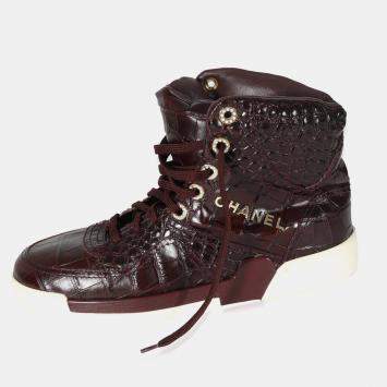 مملوكة مسبقًا Chanel 19A Burgundy Croc Embossed High Top Sneakers