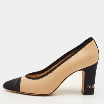 مملوكة مسبقًا Chanel CC Size 40 Beige/Black Leather and Fabric Cap Toe Block Heel Pumps