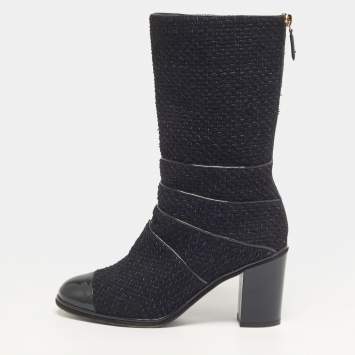 مملوكة مسبقًا Chanel Size 37 Navy Blue Patent Leather and Tweed Ankle Length Boots