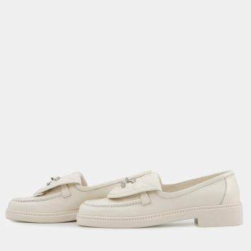 Pre Owned Chanel Cc Turnlock Matelasse Loafers White Lambskin Size 37C