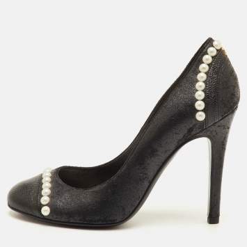 مملوكة مسبقًا Chanel CC Chic Pearl Size 37 Black Suede and Leather Cap Toe Pumps
