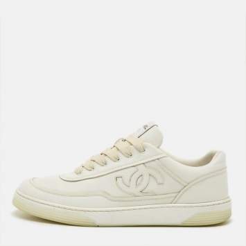 مملوكة مسبقًا Chanel Interlocking CC logo Size 40 White Leather Lace Up Sneakers