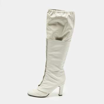 Pre Owned بوت بطول الركبة جلد تمساح وجلد شانيل رمادي/كريمي مقاس 39