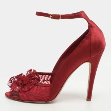مملوكة مسبقًا حذاء كعب عالي شانيل سى سى دانتيل وحرير أحمر مقدمة مفتوحة مع شريط الكاحل مقاس 40