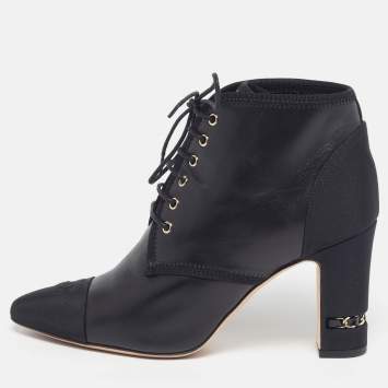 مملوكة مسبقًا حذاء بوت للكاحل شانيل قماش أسود وجلد مقاس 37.5