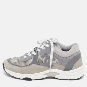 مملوكة مسبقًا Chanel CC Size 38 Two Tone Satin and Suede Lace Up Sneakers