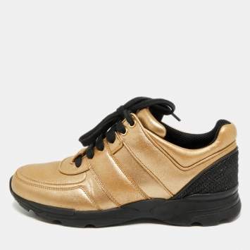 مملوكة مسبقًا حذاء رياضي شانيل سي سي جلد زهري/ذهبي، وشامواه وتويد بعنق منخفض مقاس 39