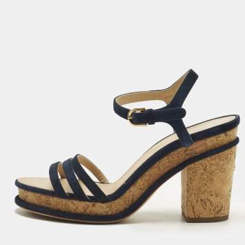 مملوكة مسبقًا صندل بكعب من الفلين شانييل بسترو أسود جيلي ورباط عند الكاحل مقاس 39