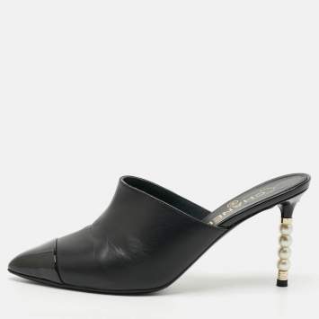 Pre Owned Chanel CC Size 39 Black Leather Mules  Sandals