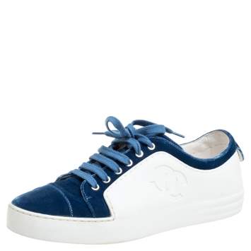 مملوكة مسبقًا Chanel Blue/White Rubber and Velvet CC Trainer Low Top Sneakers Size 38.5