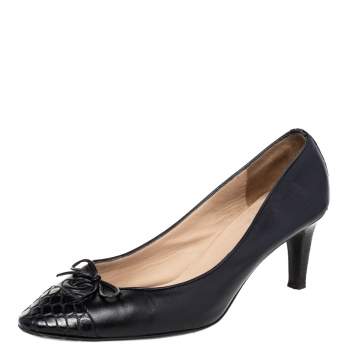 Pre Owned Chanel Black Croc Embossed And Leather CC Bow Pumps Size 37.5