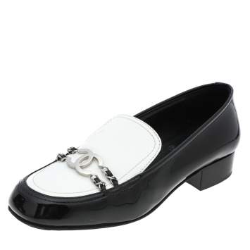 Pre Owned Chanel Black/White Patent Leather CC Chain Link Slip On Loafers Size 39