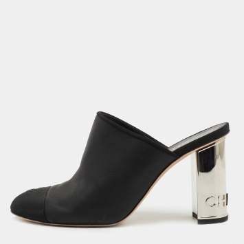 Pre Owned Chanel Black Leather CC Cap-Toe Sandals Size 39