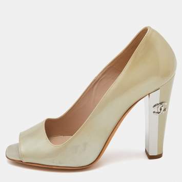 مملوكة مسبقًا Chanel Pale Green Leather CC Open Toe Pumps Size 36.5