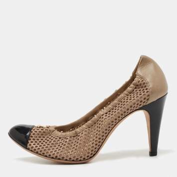 Pre Owned Chanel Black/Beige Leather And Patent CC Cap Toe Scrunch Block Heel Pumps Size 40