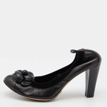 Pre Owned Chanel Black Leather Camelia Embellished Scrunch Pumps Size 38.5
