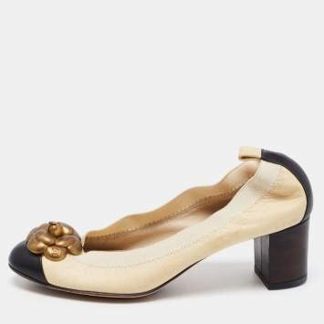 Pre Owned Chanel Beige/Black Textured Leather Camelia Embellished Scrunch Pumps Size 35