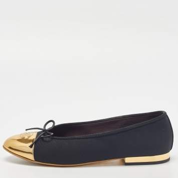 Pre Owned Chanel Black/Gold Canvas and Leather CC Cap Toe Bow Ballet Flats Size 38.5
