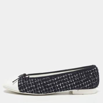 Pre Owned Chanel Black/White Tweed and Patent Leather CC Cap Toe Bow Ballet Flats Size 38.5