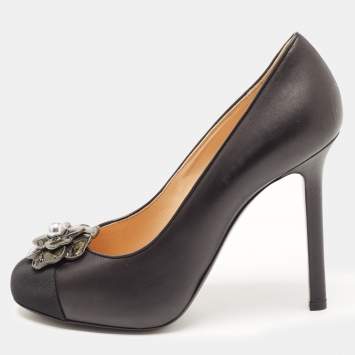 Pre Owned Chanel Black Leather and Canvas Cap Toe Pumps Size 37