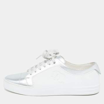 Pre Owned Chanel White/Silver Leather and Rubber Low Top Sneakers Size 39