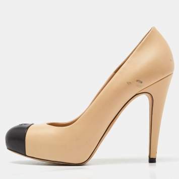 Pre Owned Chanel Beige/Black Leather CC Cap Toe Pumps Size 40.5