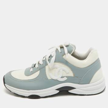Pre Owned Chanel Blue/White Patent and Leather CC Low Top Sneakers Size 39