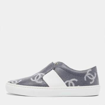 Pre Owned Chanel Navy Blue/White Leather CC Embroidered Slip on Sneakers Size 39