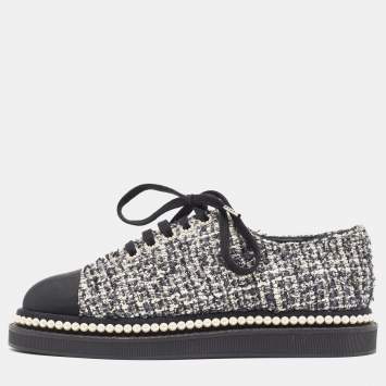 Pre Owned Chanel Black/White Tweed and Canvas Cap Toe Faux Pearl Trim Oxfords Sneakers Size 38