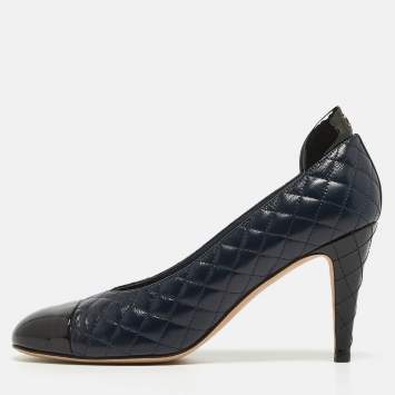 Pre Owned Chanel Navy Blue/Black Quilted Leather and Patent CC Pumps Size 41