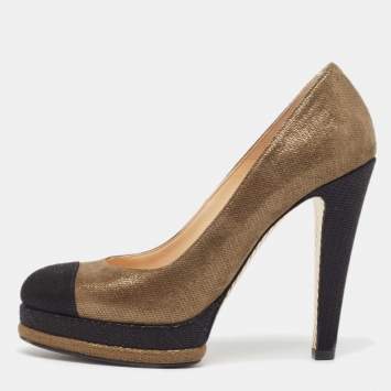 مملوكة مسبقًا Chanel Metallic Olive Green/Black Textured Suede CC Platform Pumps Size 38