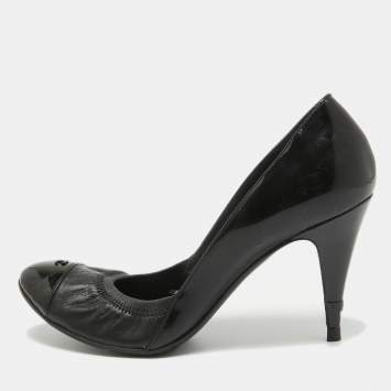 Pre Owned Chanel Black Patent and Leather CC Scrunch Pumps Size 39