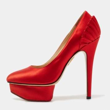 مملوكة مسبقًا Charlotte Olympia Red Satin Paloma Fan Pleat Pumps Size 35.5