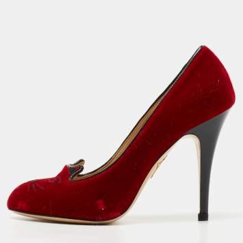 Pre Owned Charlotte Olympia Red Velvet Embroidered Kitty Pumps Size 37.5