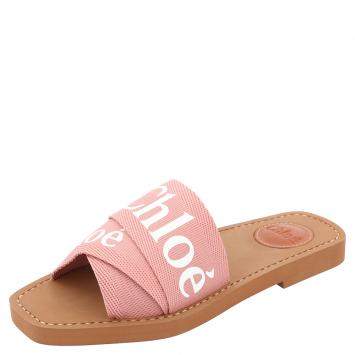 مملوكة مسبقًا Chloe Light Pink Canvas 'Woody' Logo Print Strap Sandals Size 35