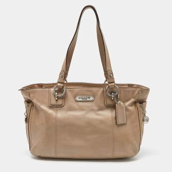 Pre Owned Coach Beige Leather Business To Zip  Tote