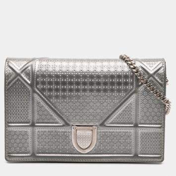 Pre Owned Dior Silver Metallic Patent Microcannage Diorama Wallet on Chain