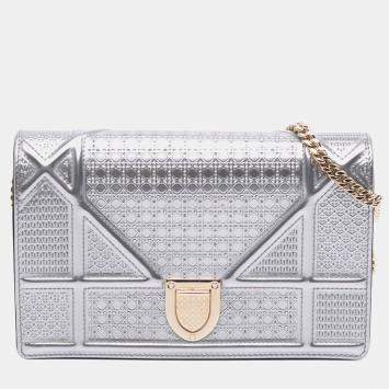 مملوكة مسبقًا Dior Silver Baby Patent Microcannage Diorama Crossbody