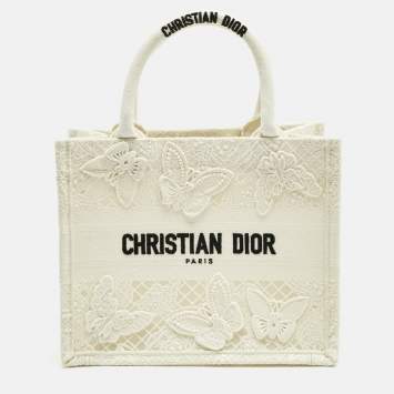 مملوكة مسبقًا Dior White D-Lace Embroidered Canvas Small Book Tote