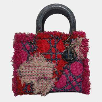 مملوكة مسبقًا حقيبة ليدي ديور متوسطة تويد أحمر بيد كروك من ديور