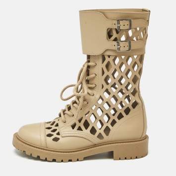 مملوكة مسبقًا حذاء ديور قتالي بلمسات مقطوعة بالليزر جلد بيج مقاس 37.5