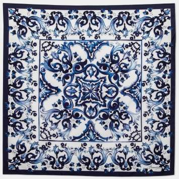 مملوكة مسبقًا Dolce & Gabbana Blue Majolica Print Silk Square Scarf