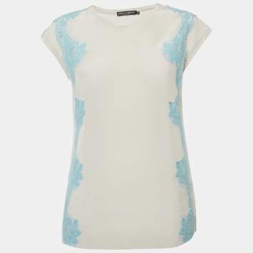 مملوكة مسبقًا بلوزة دولتشي أند غابانا حرير رمادي فاتح مزينة بالدانتيل مقاس وسط ( ميديوم )