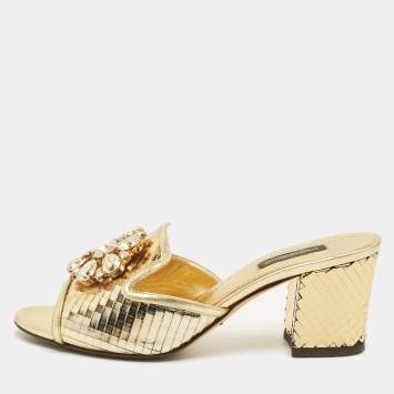 مملوكة مسبقًا Dolce & Gabbana Size 37 Gold Leather and Woven Leather Crystal Embellished Slide Sandals