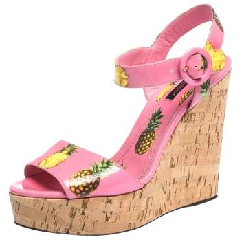 مملوكة مسبقًا Dolce & Gabbana Pink Patent Pineapple Print Cork Platform Wedge Sandals Size 39