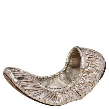 مملوكة مسبقًا Dolce & Gabbana Gold Patent Leather Scrunch Ballet Flats Size 39
