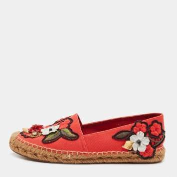 مملوكة مسبقًا Dolce & Gabbana Red Canvas Locket Flower Jewel Embroidered Espadrilles Flats Size 37