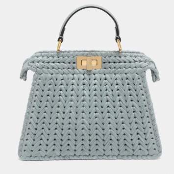 مملوكة مسبقًا Fendi Peekaboo Iseeu Small Blue Woven Straw Top Handle Bag