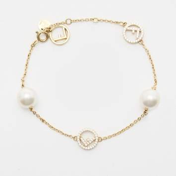 Pre Owned سوار فندي بالحلي الكريستالية و اللؤلؤ الصناعي بلون ذهبي